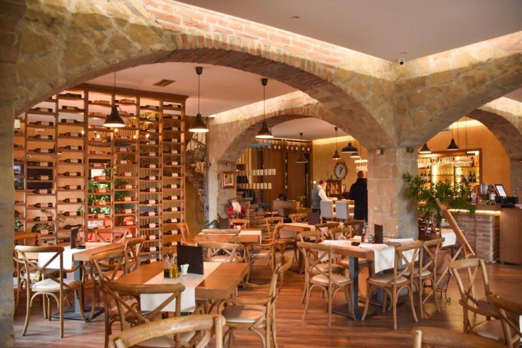 Garni Hotel Chicha - Winery Skrbic Belgrád Kültér fotó