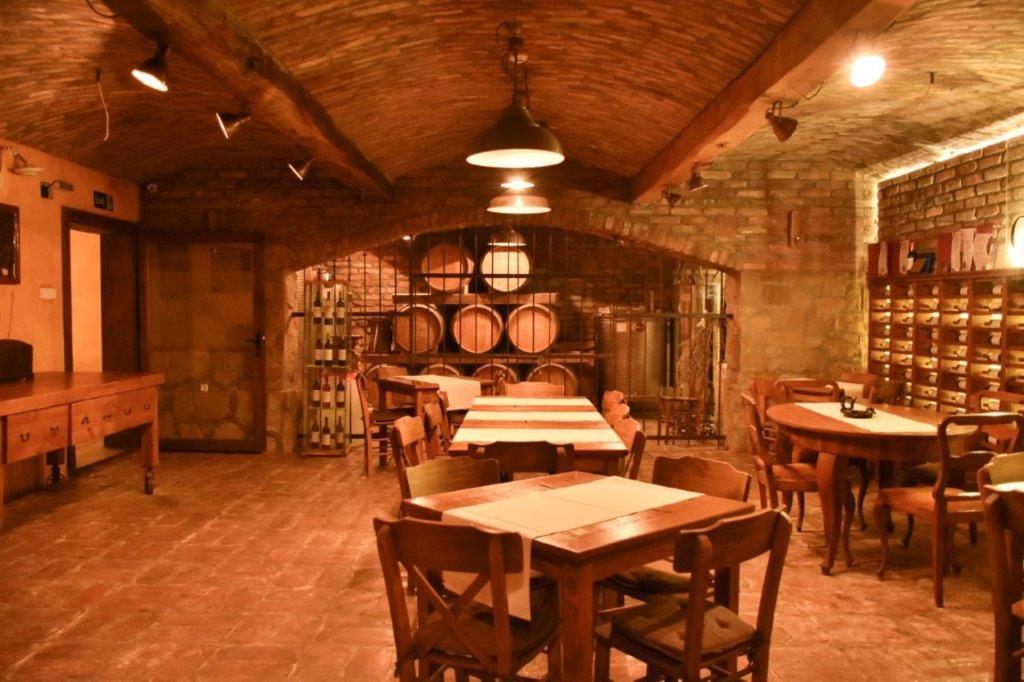 Garni Hotel Chicha - Winery Skrbic Belgrád Kültér fotó