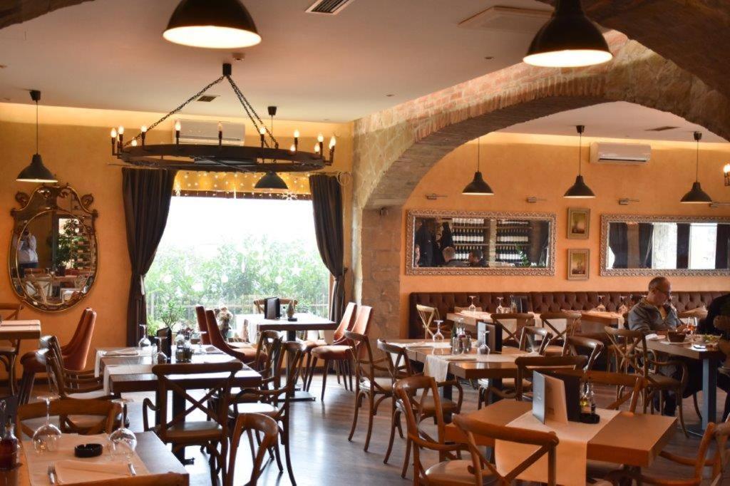Garni Hotel Chicha - Winery Skrbic Belgrád Kültér fotó