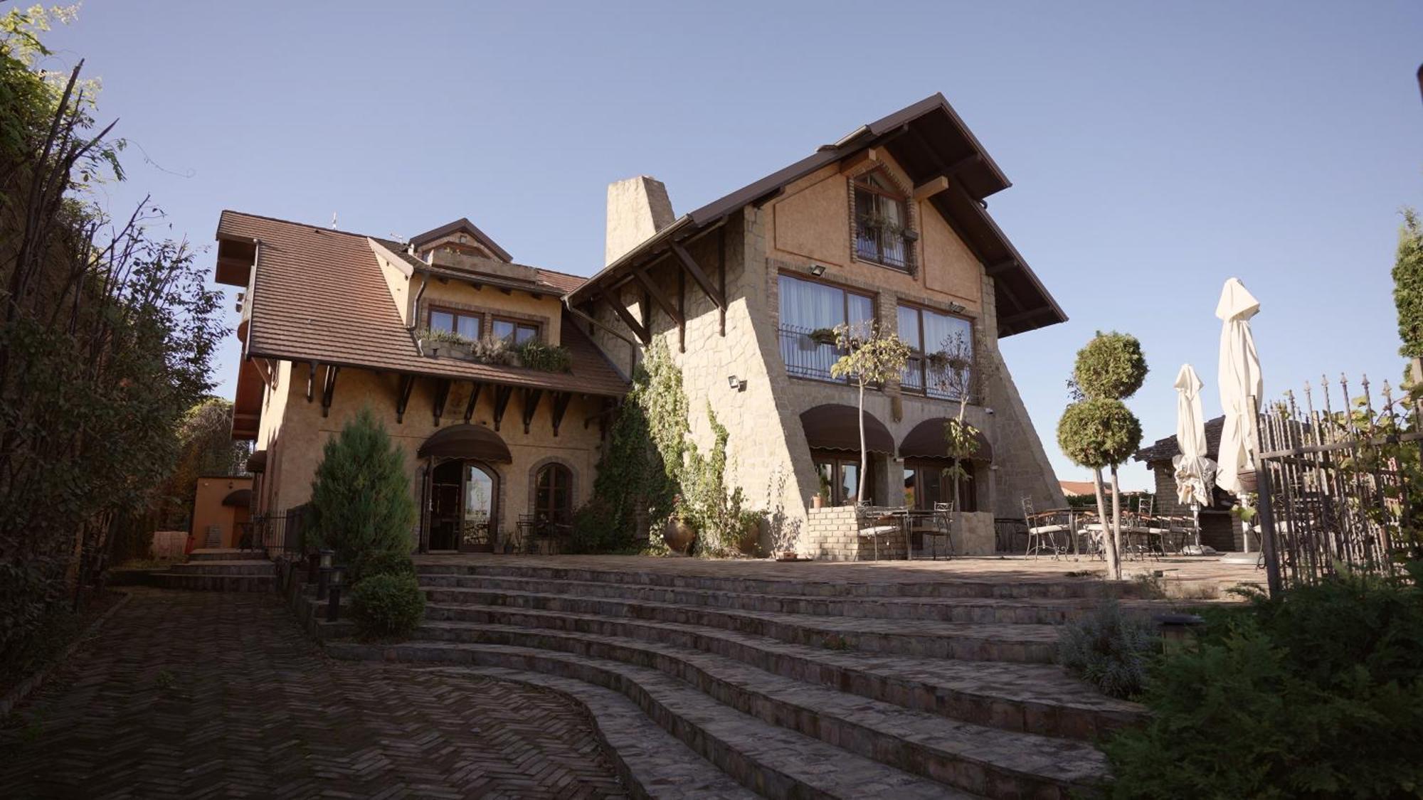 Garni Hotel Chicha - Winery Skrbic Belgrád Kültér fotó