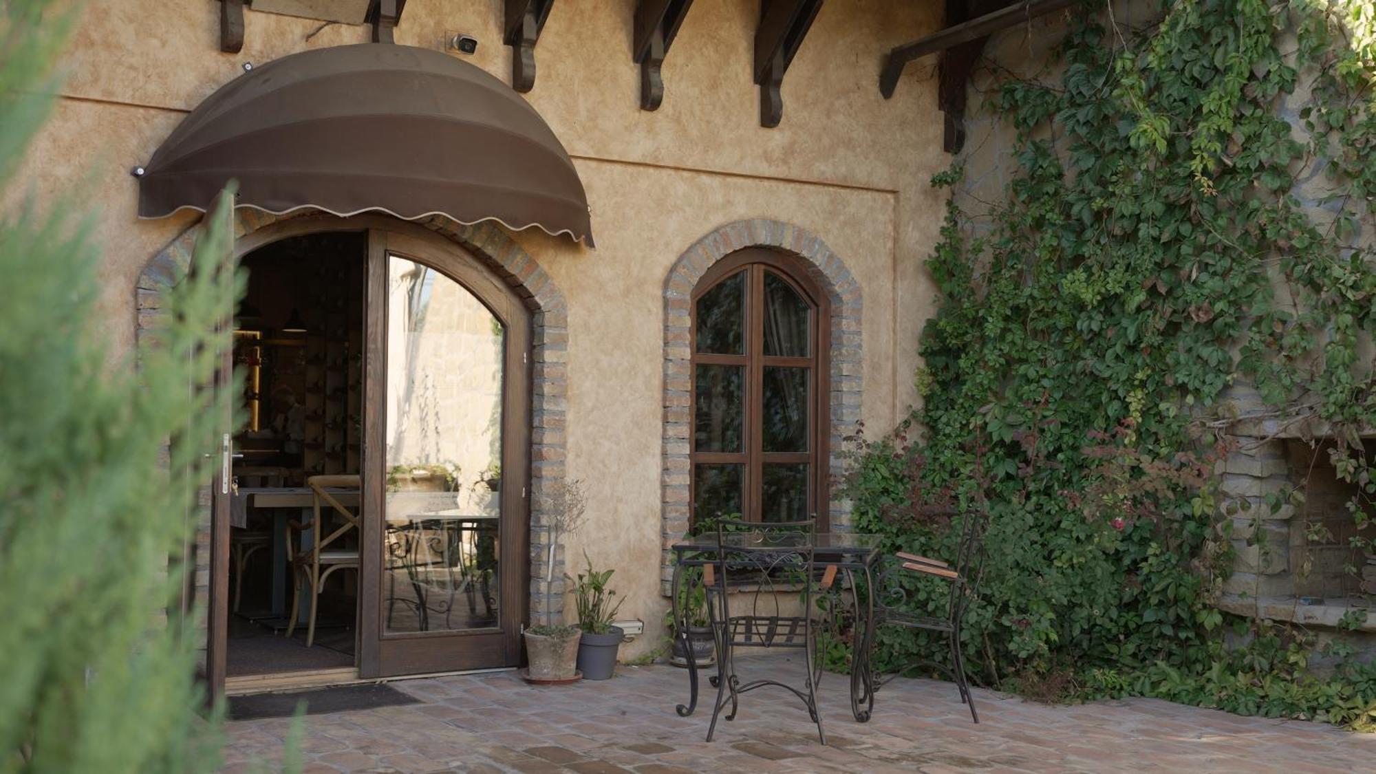 Garni Hotel Chicha - Winery Skrbic Belgrád Kültér fotó
