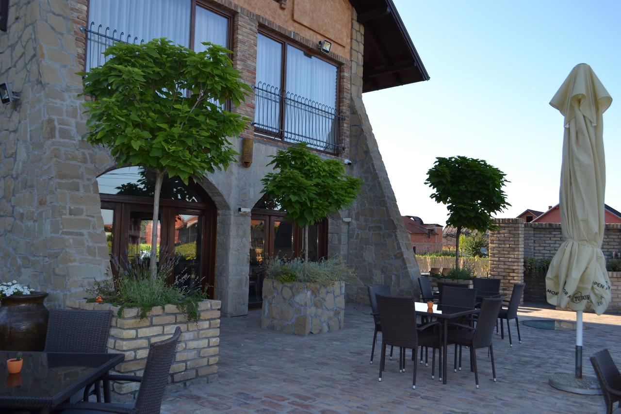 Garni Hotel Chicha - Winery Skrbic Belgrád Kültér fotó