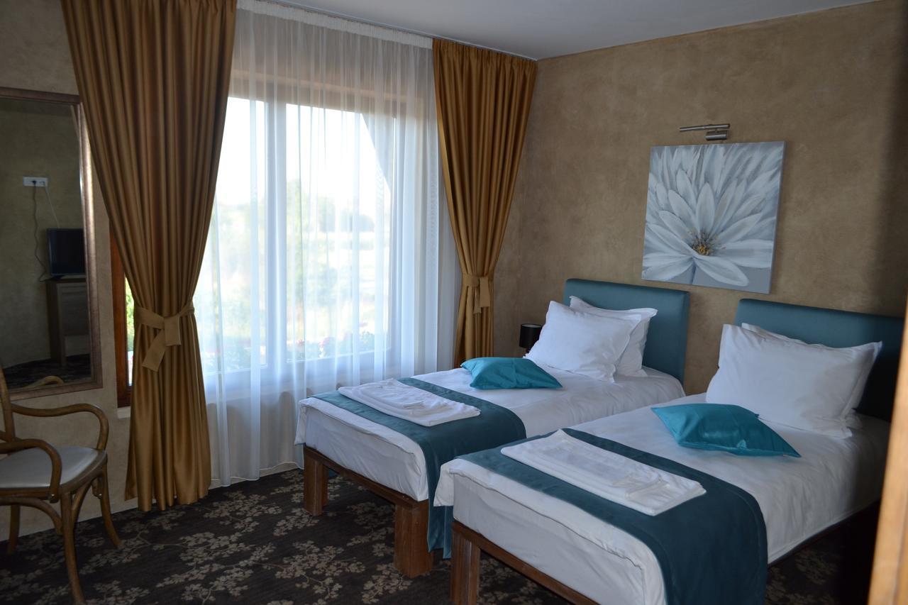 Garni Hotel Chicha - Winery Skrbic Belgrád Kültér fotó