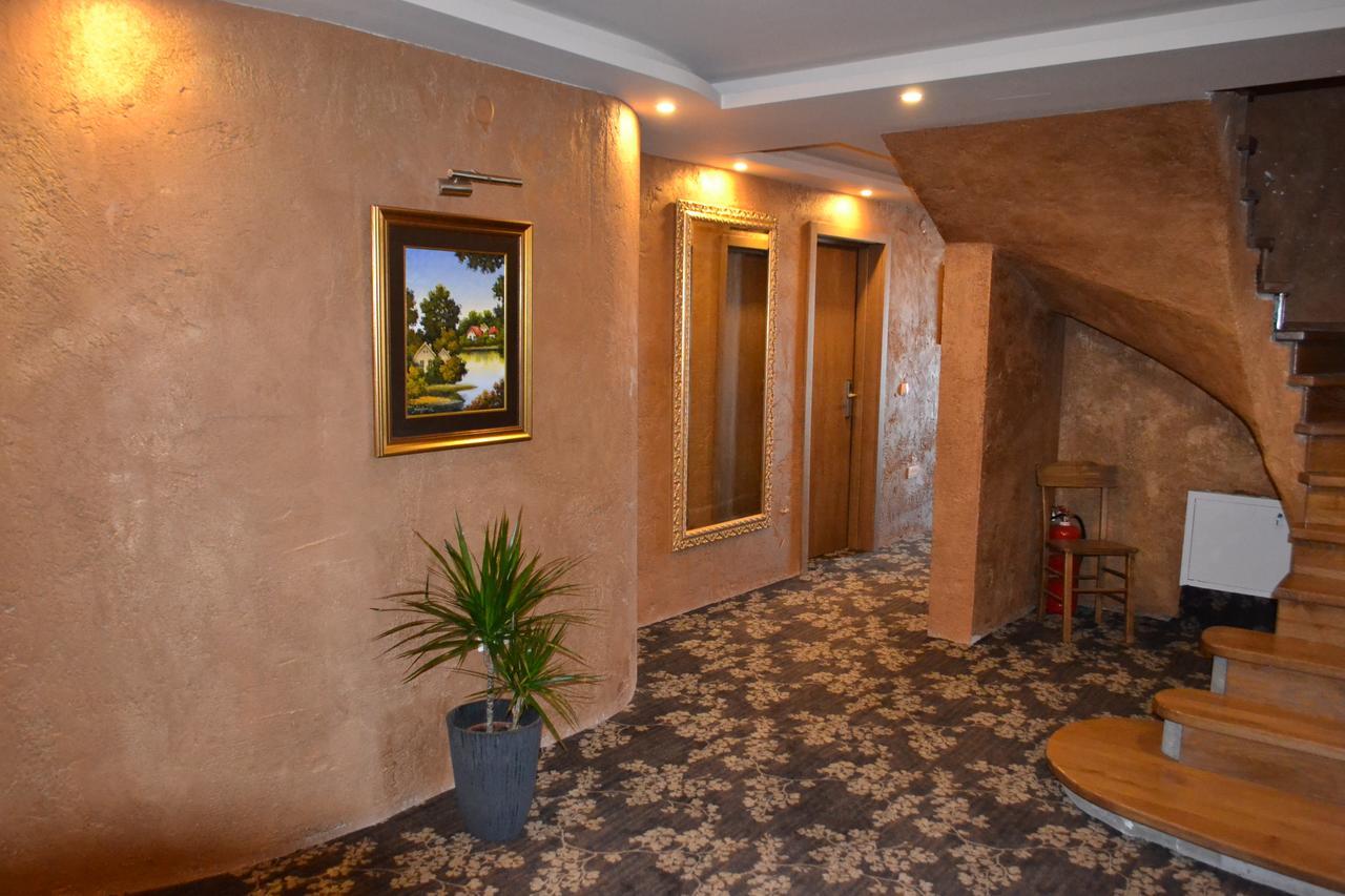 Garni Hotel Chicha - Winery Skrbic Belgrád Kültér fotó