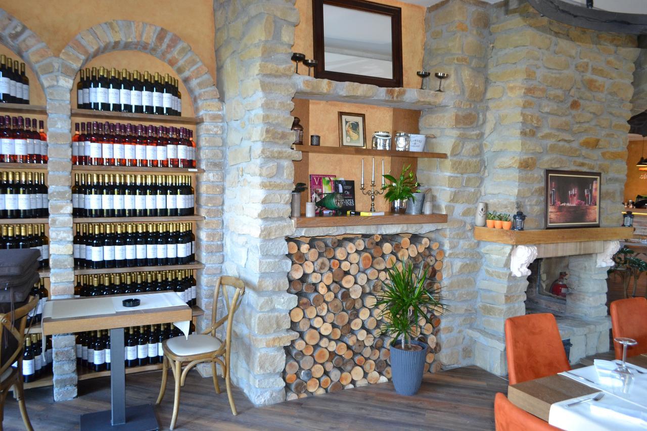 Garni Hotel Chicha - Winery Skrbic Belgrád Kültér fotó