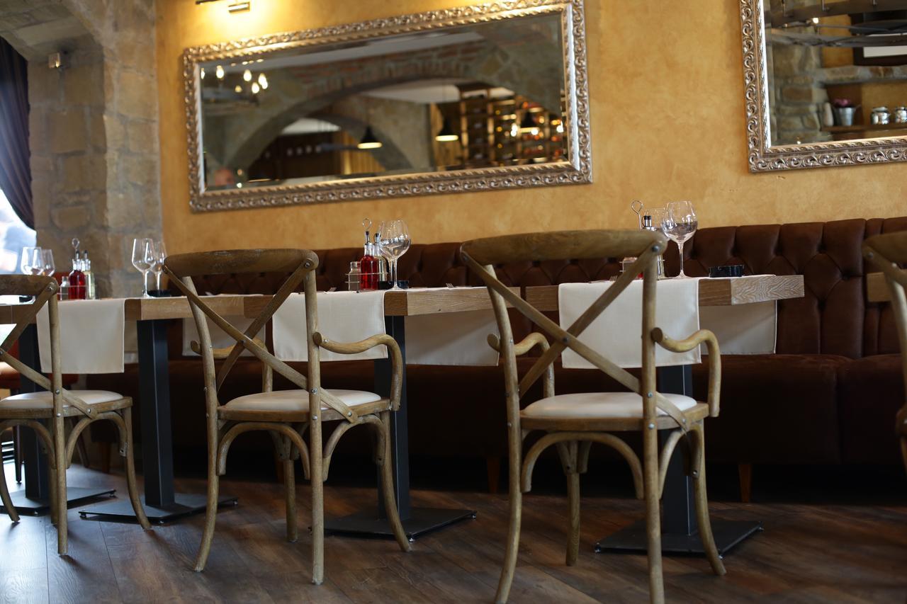 Garni Hotel Chicha - Winery Skrbic Belgrád Kültér fotó