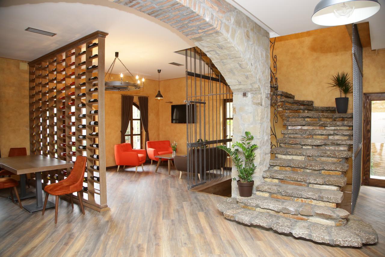Garni Hotel Chicha - Winery Skrbic Belgrád Kültér fotó